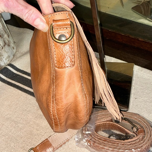 NWT Bed Stu Leather Eastend Fringe Crossbody Bag Tan Dip Dyed Retail $165 - Picture 5 of 13